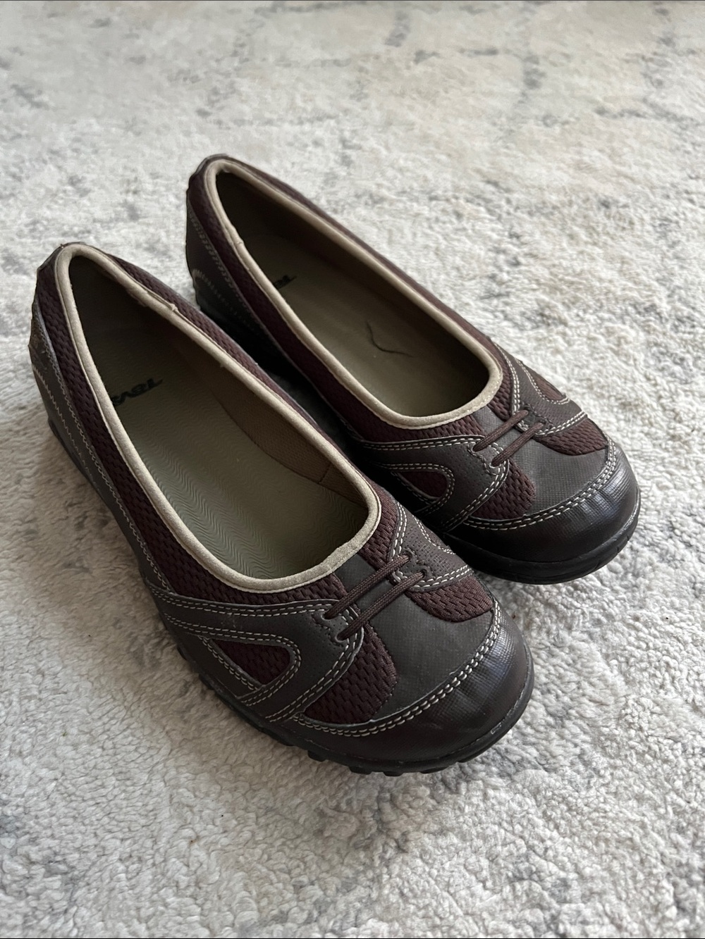 Teva Comfort Casual Slip-On Flats in Brown - Women's size 9